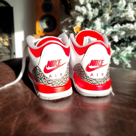 AIR JORDAN 3 RETRO (GS) - FIRE RED: 6.5 Y - Picture 9 of 11